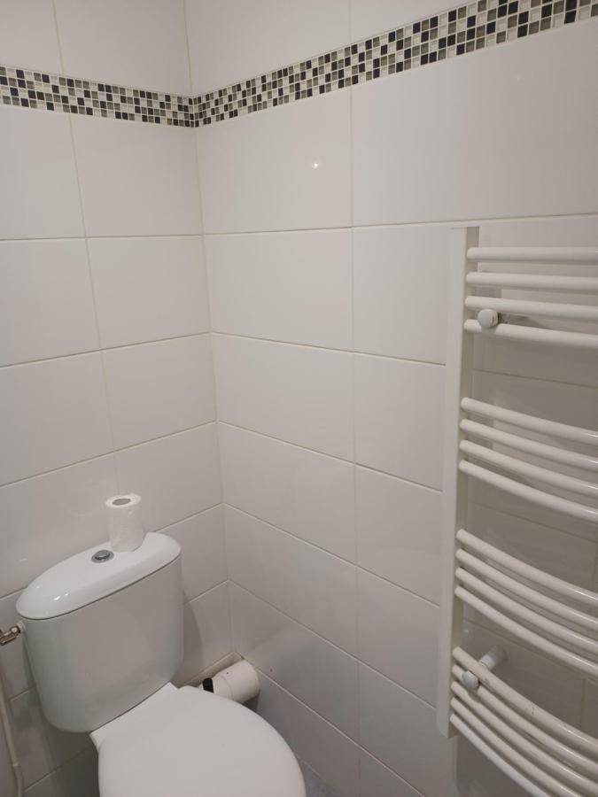 Studio A Mantes Luaran gambar