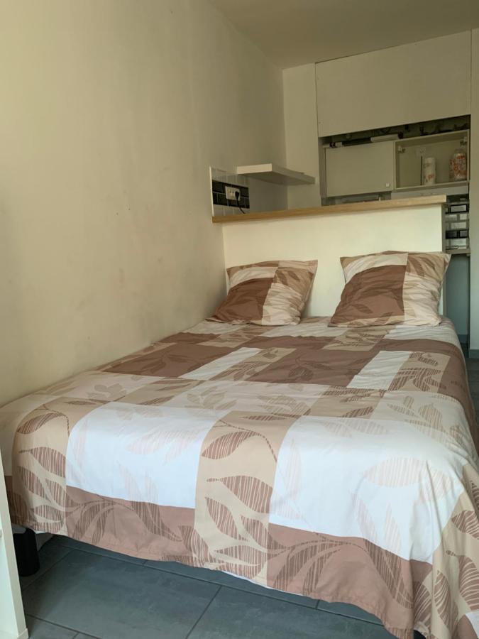Studio A Mantes Luaran gambar