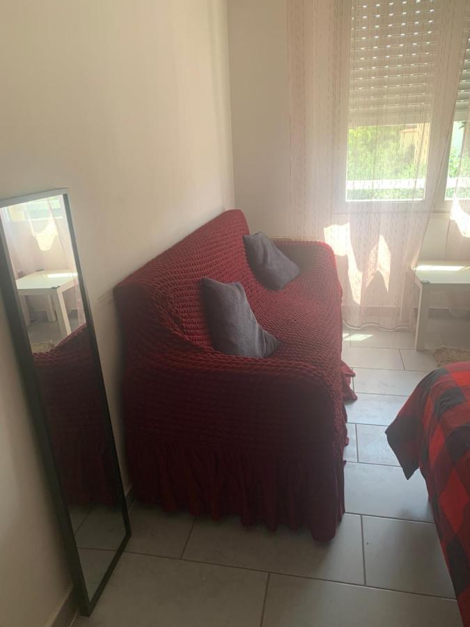 Studio A Mantes Luaran gambar