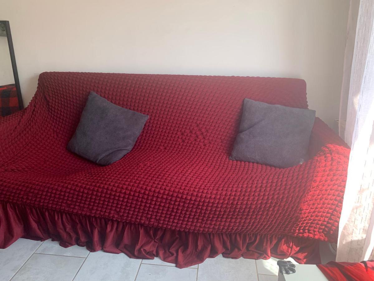 Studio A Mantes Luaran gambar